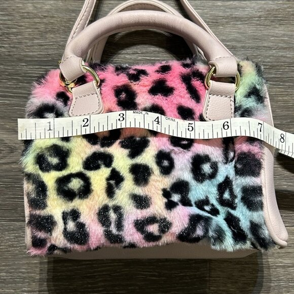 Luv Betsey by Betsey Johnson Harley Mini Barrel Bag Pink Cheetah Print Faux Fur - Picture 4 of 13